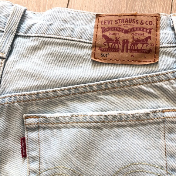 Levi’s 501 Jean Shorts in Light Blue Size 27 - Picture 4 of 11